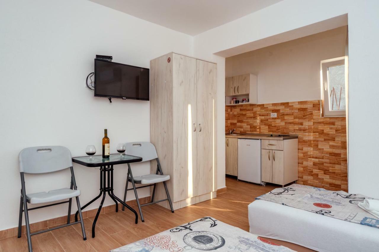 Afterglow Apartment